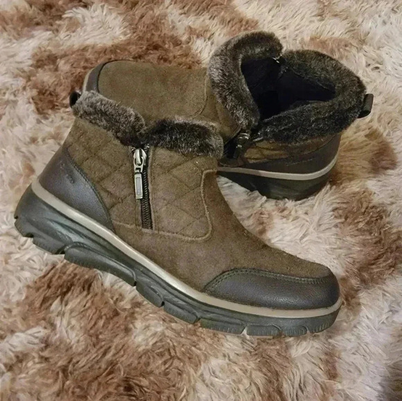 Sketchers Women's brown faux fur trim ankle boots size 9.5 pre-owned - Picture 1 of 6